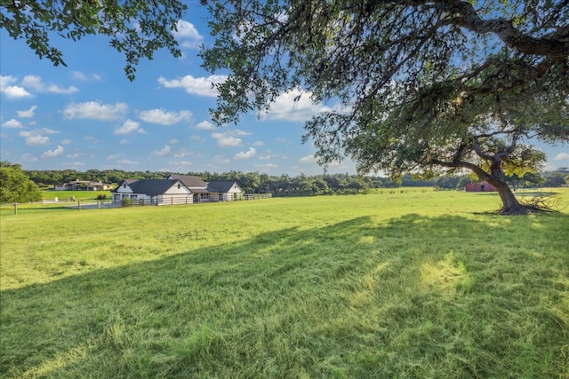 view of yard featuring a rural view