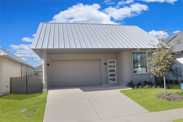 view of front facade featuring a front lawn and a garage