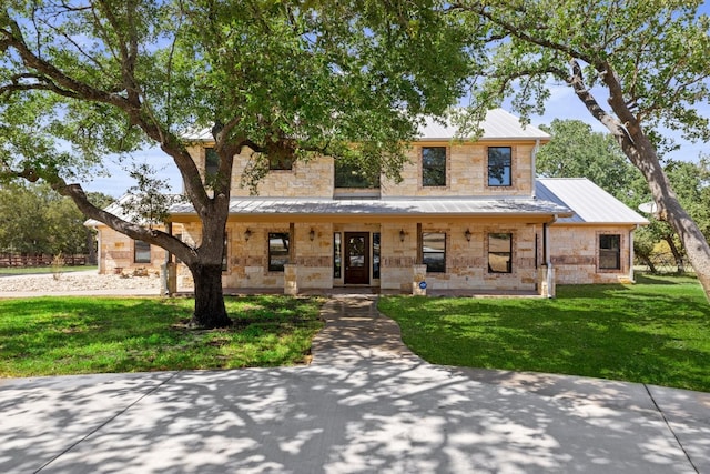 view of front of property with a front lawn and covered porch