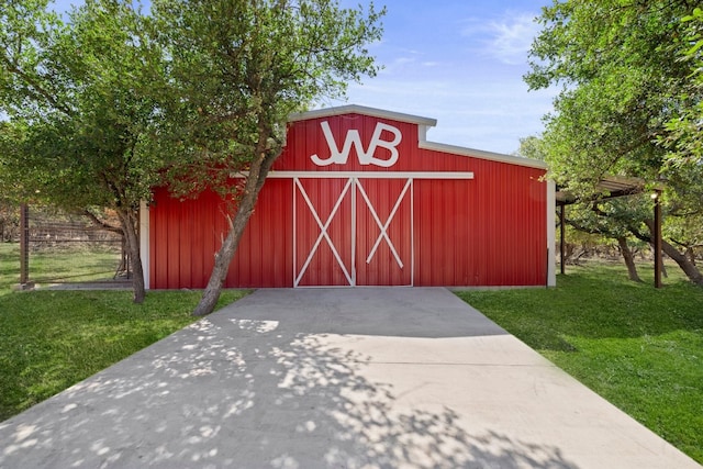 view of outdoor structure featuring a yard