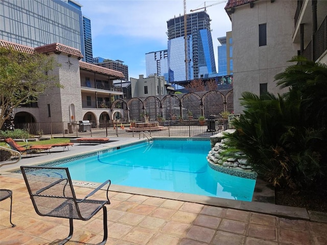 505 W 7th St Unit 108, Austin, TX 78701 - community pool featuring fence and a patio area