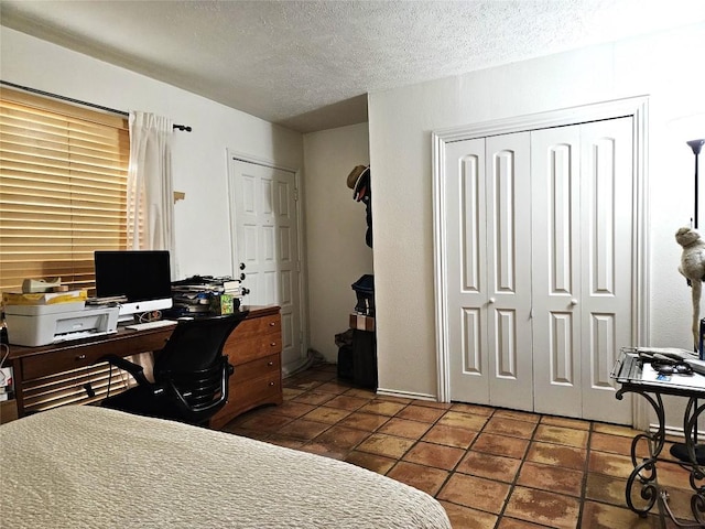505 W 7th St Unit 108, Austin, TX 78701 - tiled bedroom with an office area and a textured ceiling