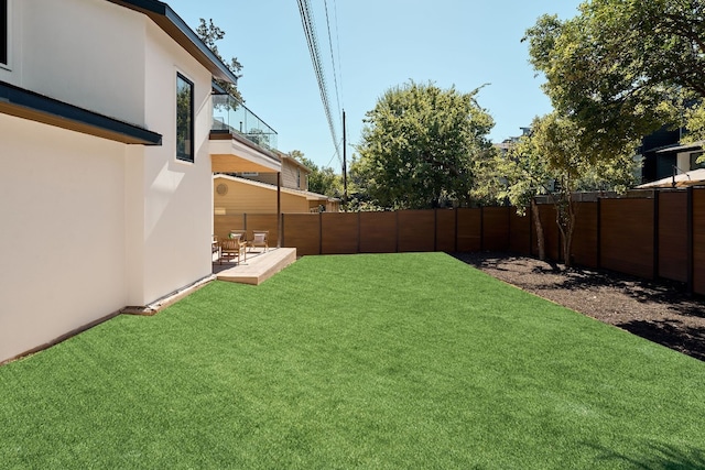 view of yard with a patio