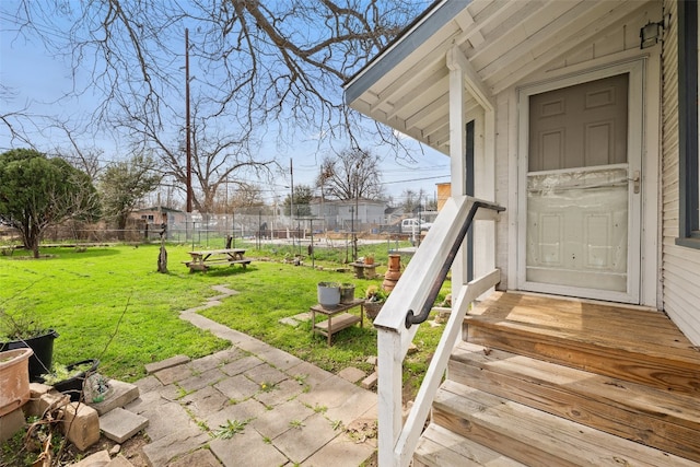 view of yard featuring a patio