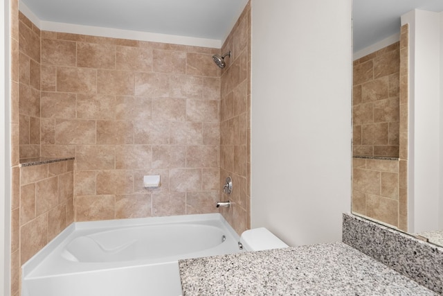 bathroom with tiled shower / bath and toilet