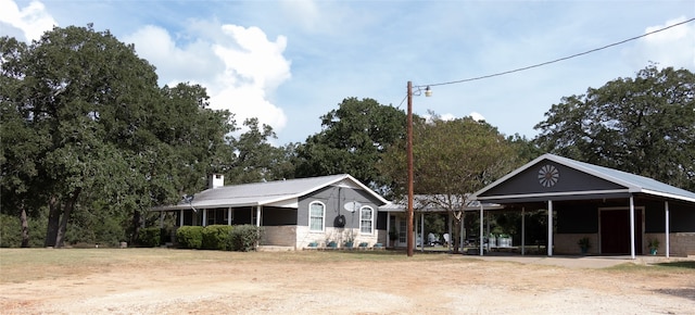 view of front of house featuring a carport