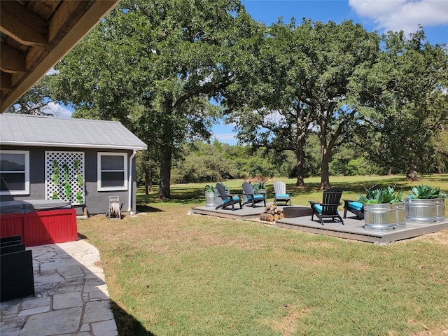 view of yard featuring a hot tub and a patio area