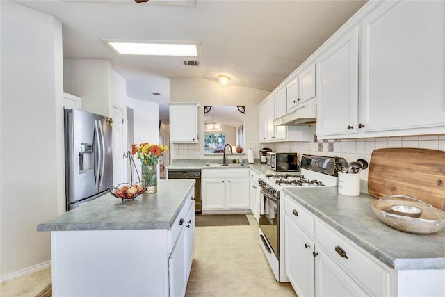4316 Campo Verde Dr, Austin, TX 78749 - kitchen featuring white gas range oven, stainless steel fridge with ice dispenser, a sink, under cabinet range hood, and decorative backsplash