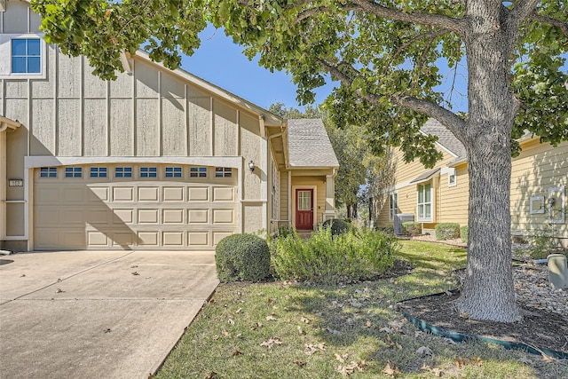 view of front of house with a front lawn