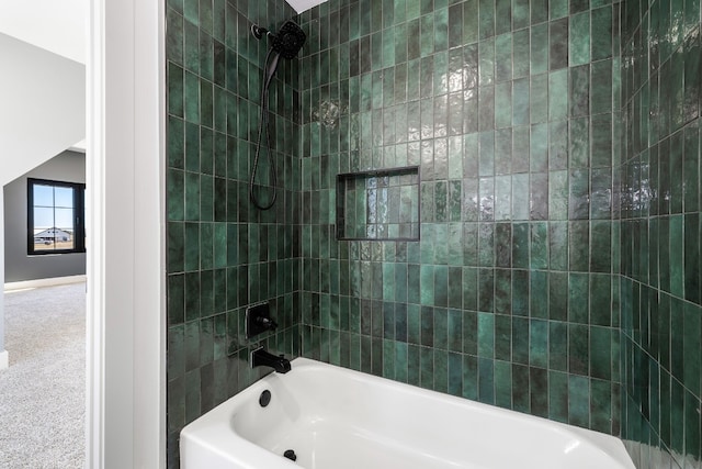 bathroom with tiled shower / bath combo