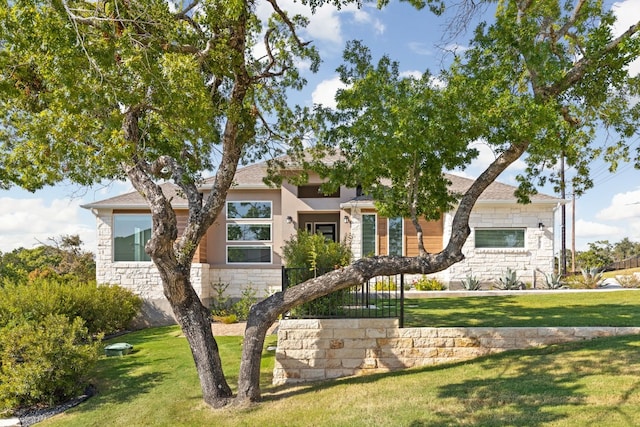 view of front of house with a front lawn