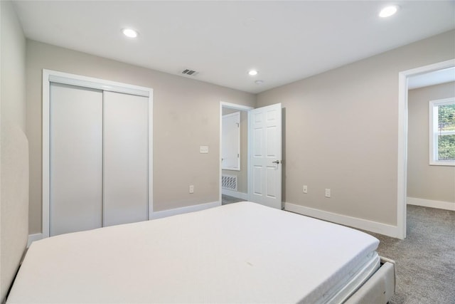 bedroom featuring visible vents, recessed lighting, a closet, carpet, and baseboards