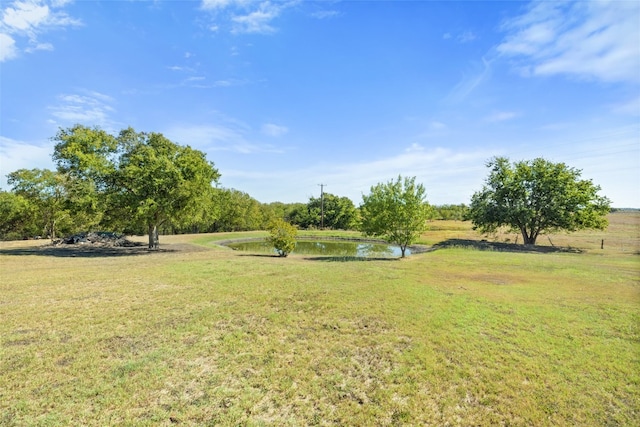 view of yard featuring a water view