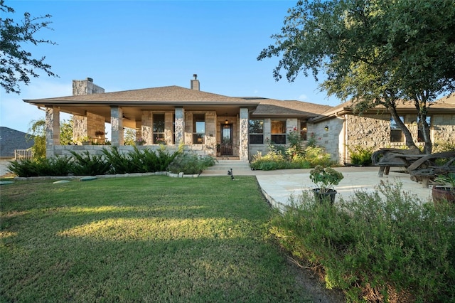 view of front of property with a front lawn