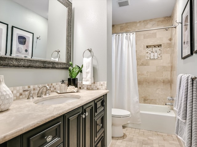 full bathroom featuring shower / tub combo with curtain, vanity, and toilet