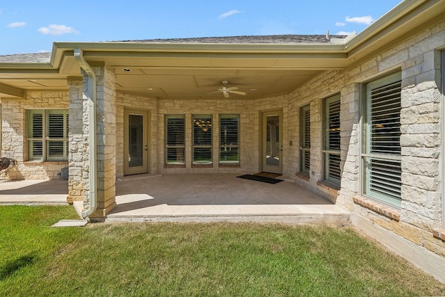 view of patio with ceiling fan