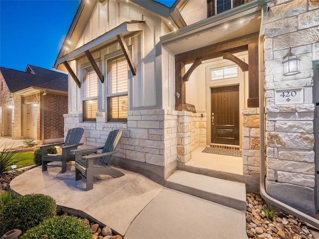 doorway to property with covered porch