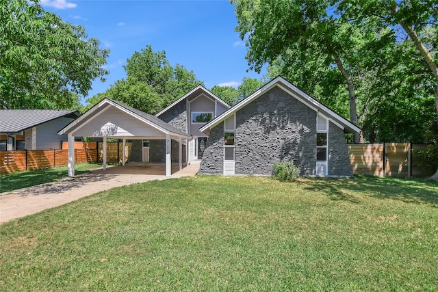 view of front of property featuring a carport and a front lawn