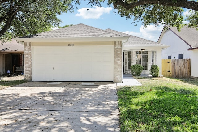 ranch-style home featuring a front lawn