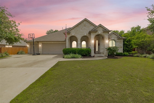 view of front facade with a garage and a yard