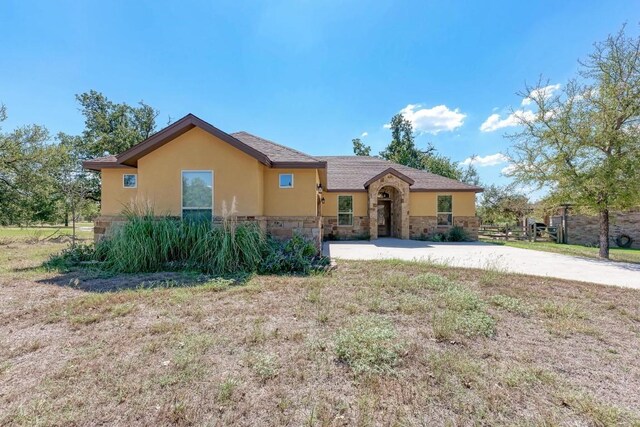 ranch-style home featuring a front yard