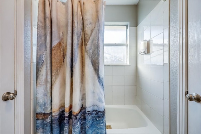 3110 Point Cv, Lago Vista, TX 78645 - bathroom featuring shower / bathtub combination with curtain