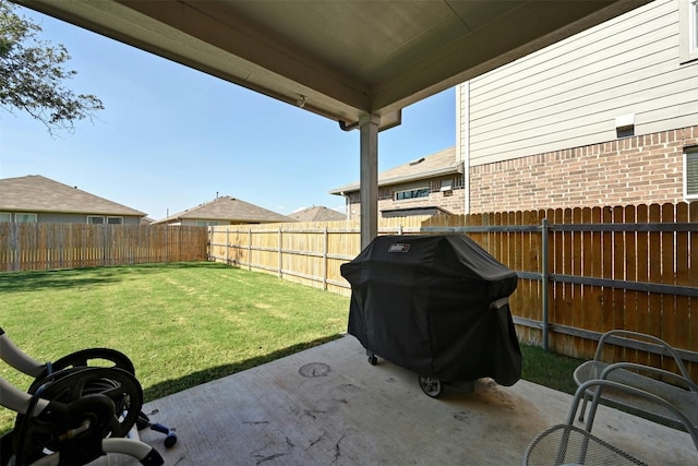 view of yard featuring a patio area