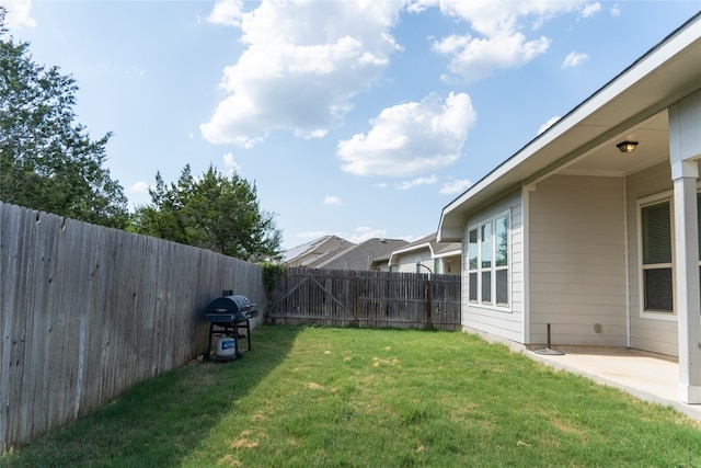 view of yard featuring a patio