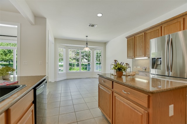 kitchen with stainless steel appliances, backsplash, plenty of natural light, and hanging light fixtures