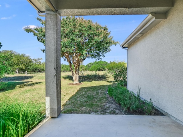 view of yard with a patio area