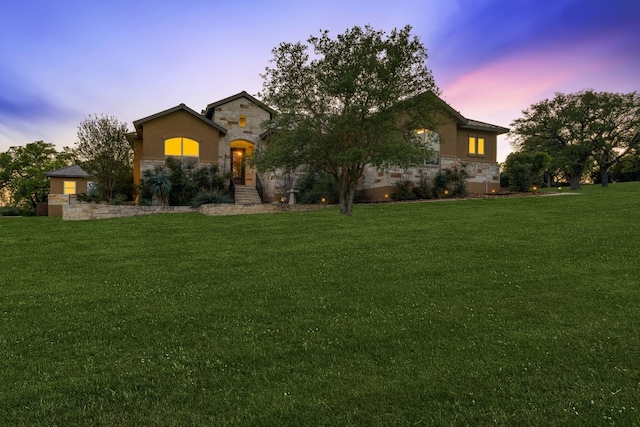 view of front facade with a lawn