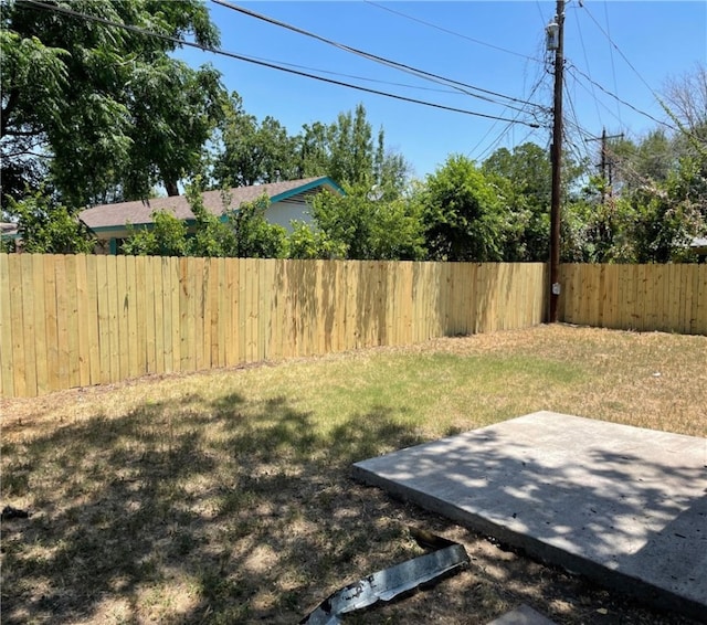 view of yard featuring a patio