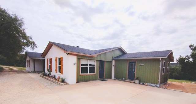 ranch-style home featuring a garage