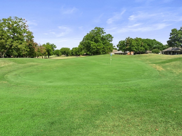 view of property's community featuring a lawn