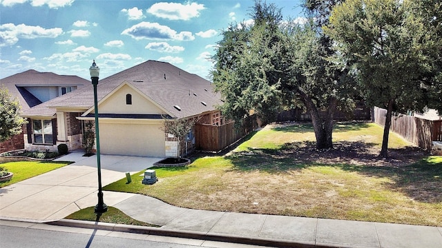 view of front of house featuring a front lawn