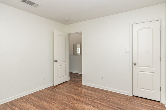 empty room featuring dark hardwood / wood-style flooring