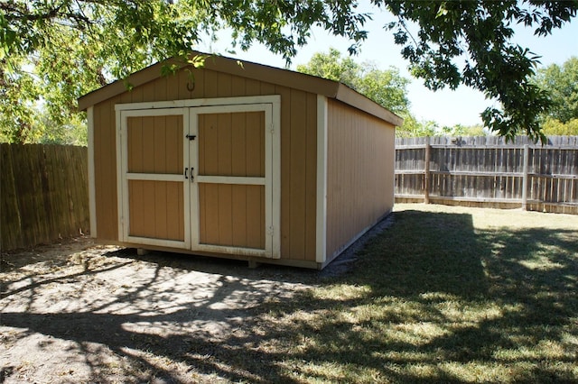 view of outdoor structure with a yard