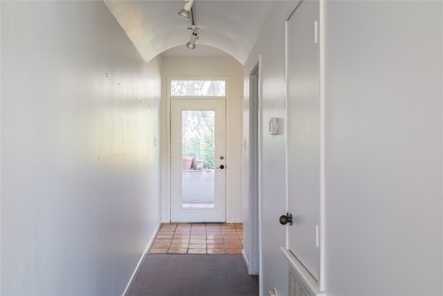 entryway featuring carpet and lofted ceiling