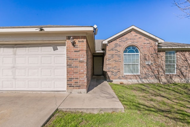 ranch-style house featuring a front yard and a garage