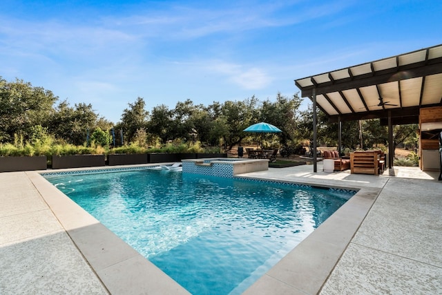 view of swimming pool featuring an in ground hot tub, ceiling fan, and a patio area