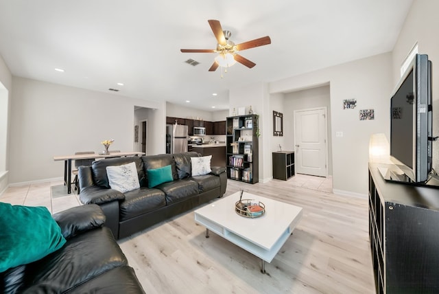 living room featuring light hardwood / wood-style floors and ceiling fan