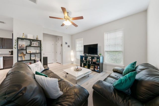 living room with light hardwood / wood-style floors and ceiling fan