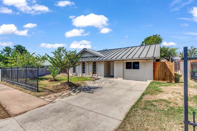 view of front of home featuring a patio