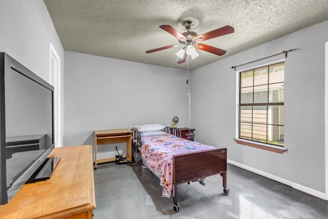 bedroom featuring ceiling fan and a textured ceiling