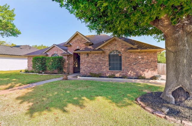 single story home with a front lawn