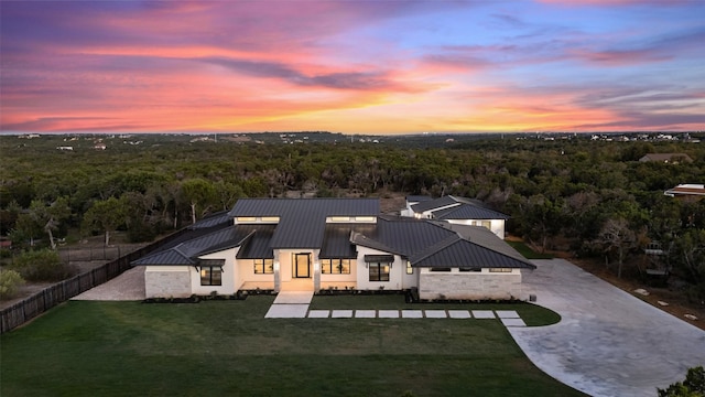 view of aerial view at dusk