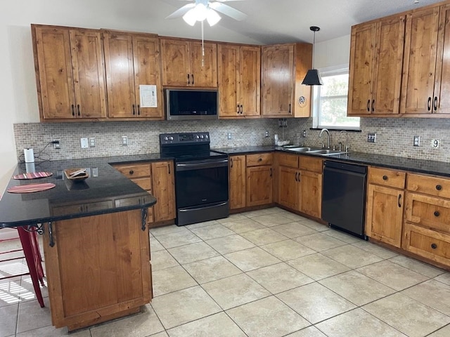 kitchen with sink, kitchen peninsula, decorative backsplash, black appliances, and decorative light fixtures