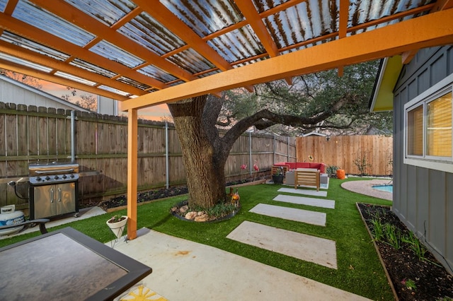 view of yard featuring a patio area, outdoor lounge area, a fenced backyard, and a pergola