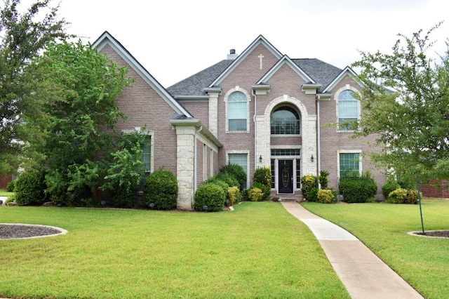 view of front of property with a front yard