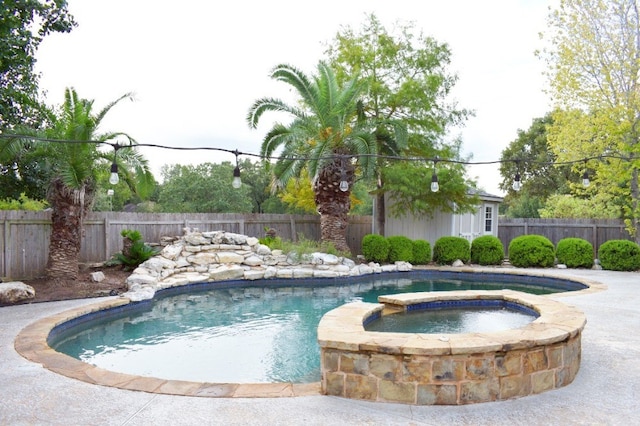 view of pool featuring an in ground hot tub